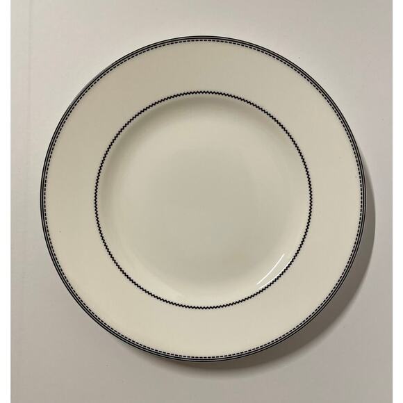 New Vera Wang Blanc Et Noir 8" salad plate. kk372 - Picture 1 of 3